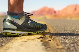 image d'un soulier sur une route